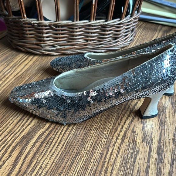 Vintage Silver Sequin Heels 8 - Picture 4 of 7